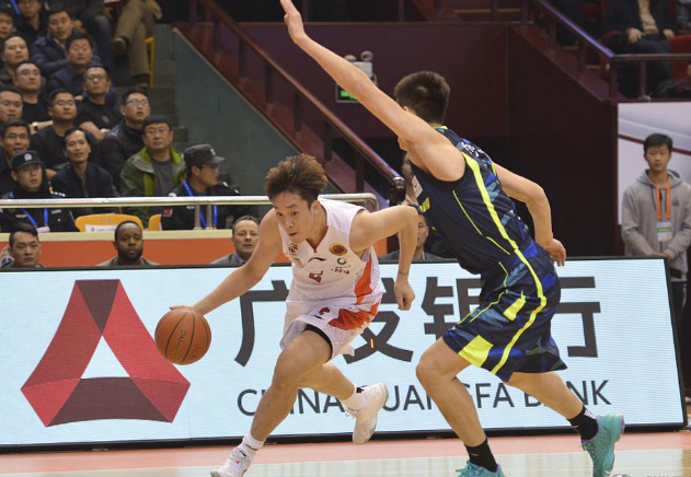 包含重庆斯威迎来与天津泰达的对决，期待主场拿下三分的词条