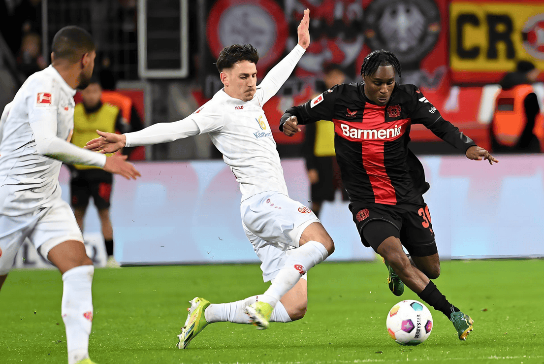 欧洲杯预选赛胜负之战:双方对垒 欧洲杯预选赛胜负之战:双方对垒