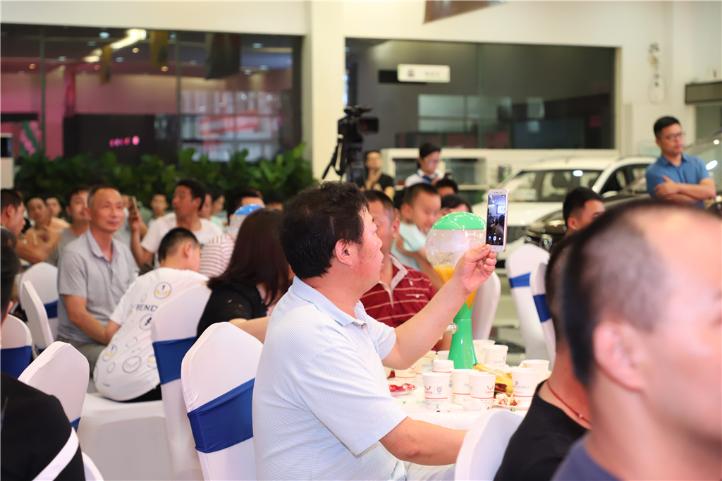 雷火电竞-狂欢盛宴：足球嘉年华开幕，风云再起的简单介绍