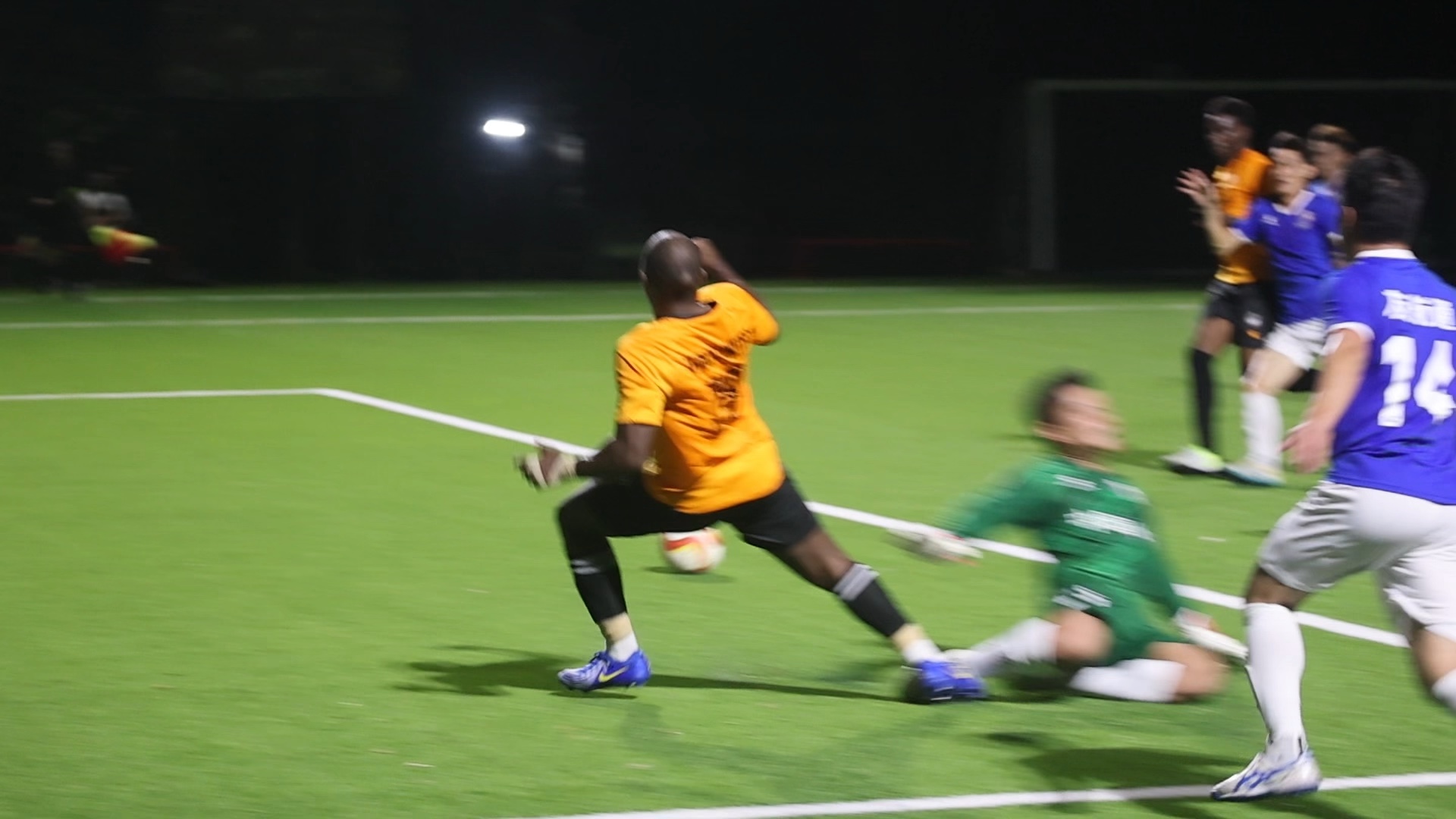 关于本土职业足球联赛精彩瞬间抢眼的信息