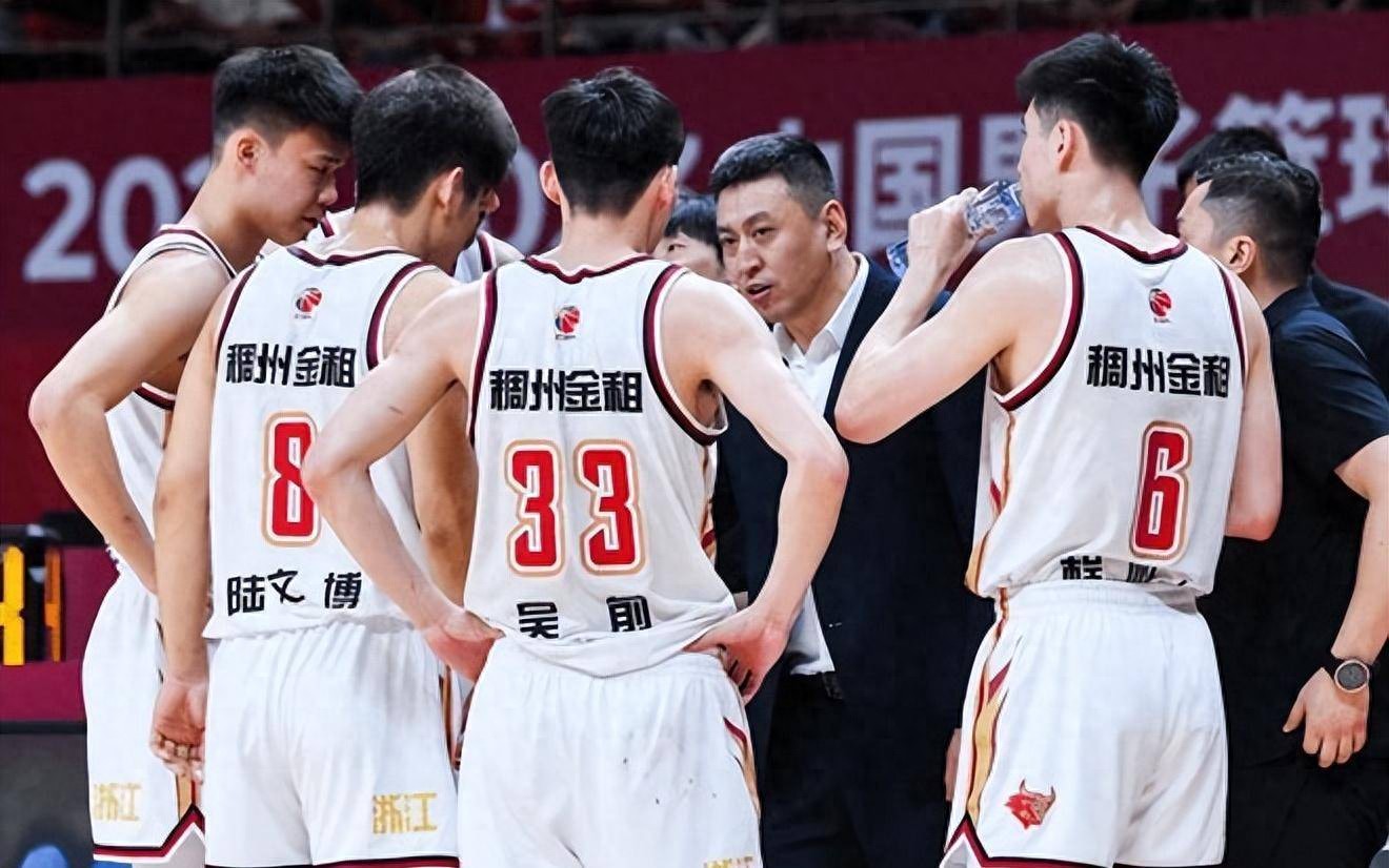 国内足球联赛中，两支劲旅再度迎来对决