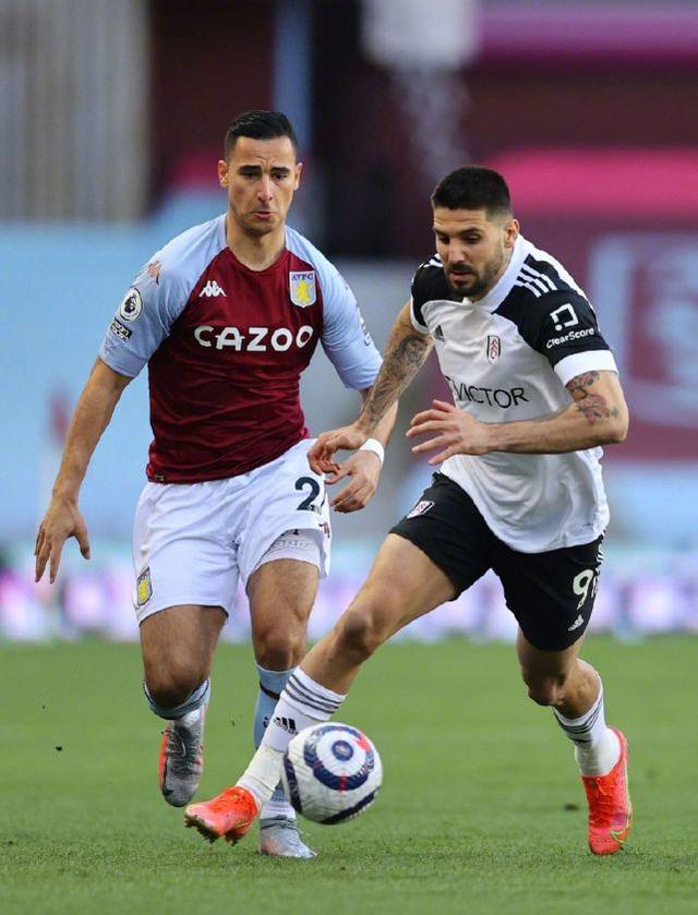 雷火电竞合作-包含曼联客场逆转维拉利尔，继续领跑积分榜的词条