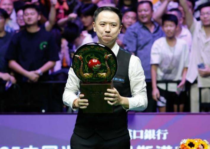 包含莱比锡红牛碾压G2，Uzi开启传奇时刻鏖战多局半决赛，锁定晋级资格的词条