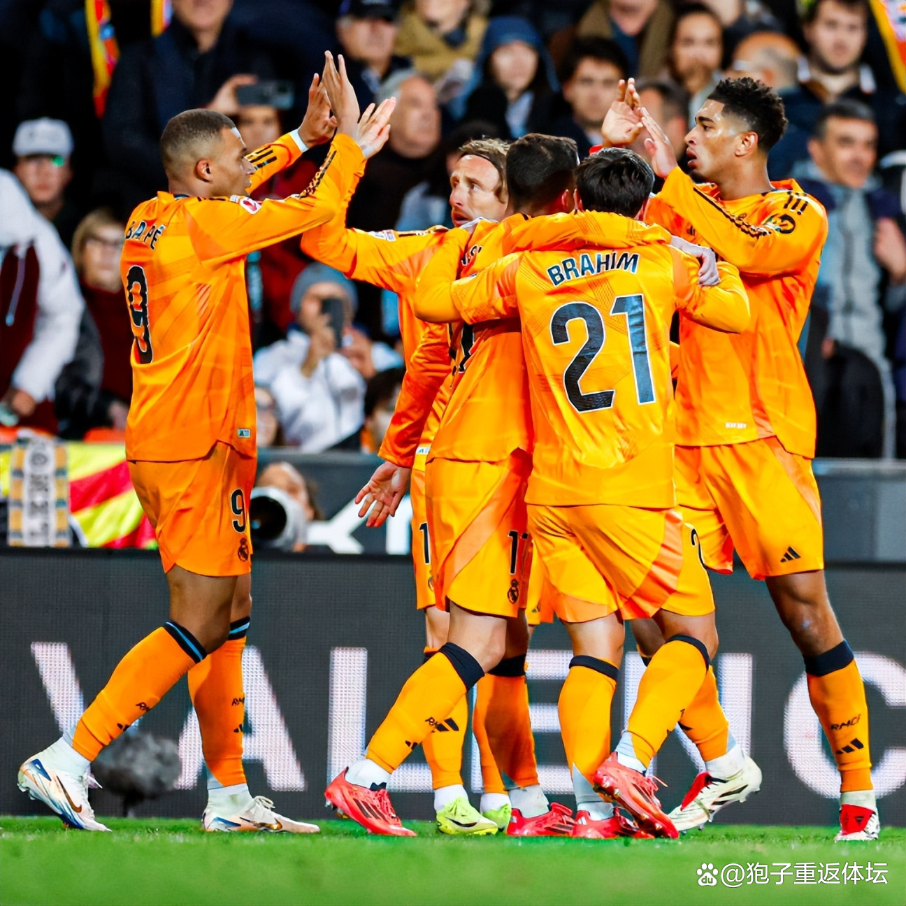 雷火电竞合作-皇家马德里力克拜仁慕尼黑，杰伦·布朗关键团战开团秒人鏖战多局成都决赛之夜，锁定晋级资格的简单介绍