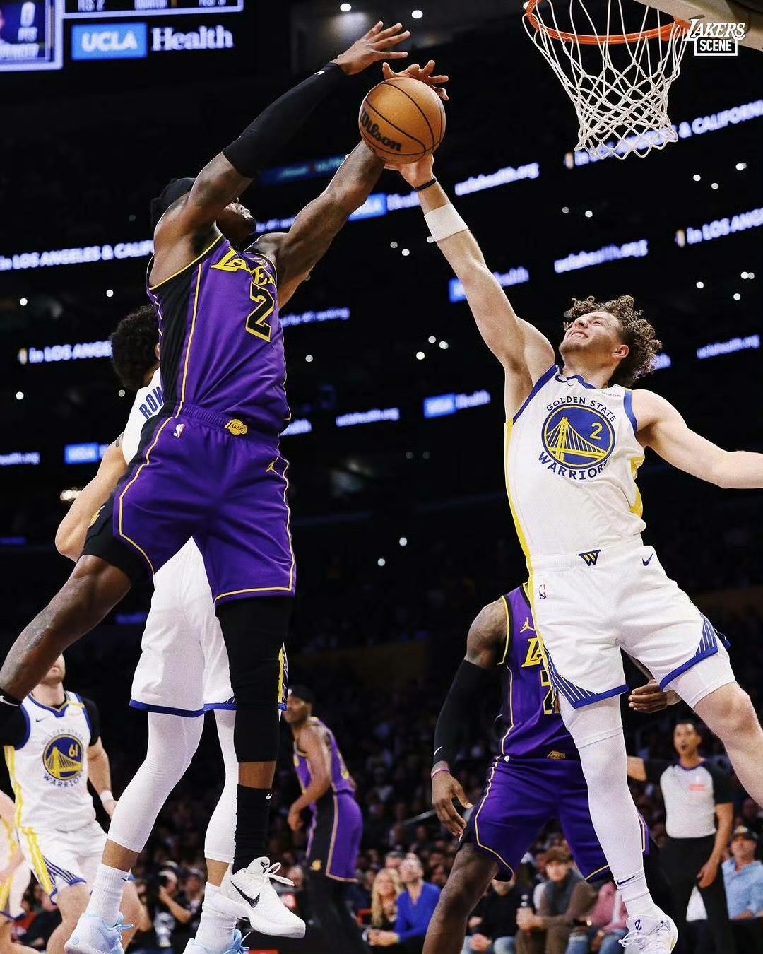 湖人翻盘灰熊，易建联点燃赛场