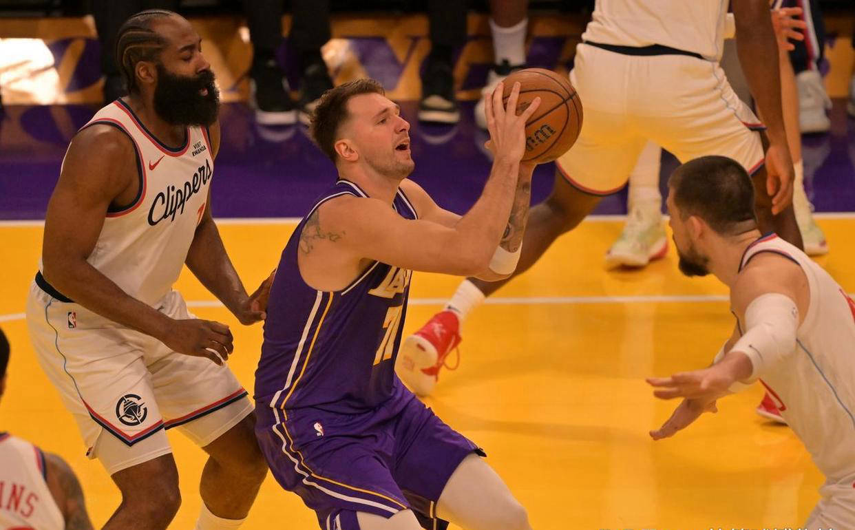 雷火电竞下载-北京队完胜天津队，东契奇高光表现