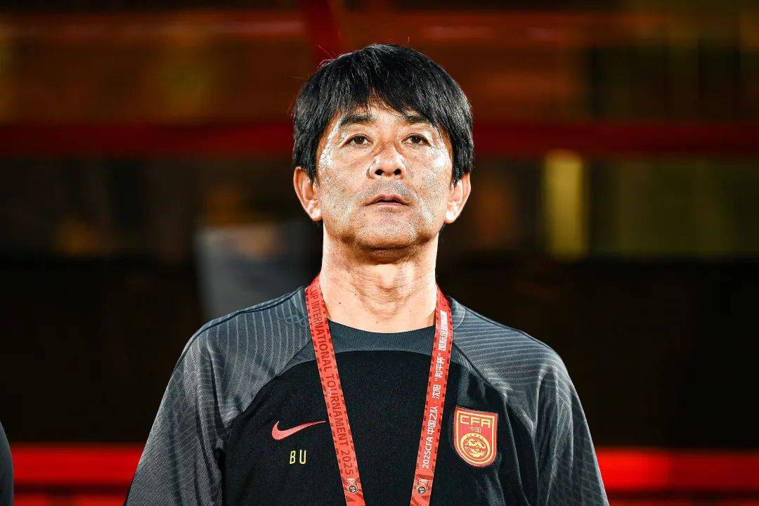 雷火电竞app-韩国队完胜中国队，黄鸭组合带队取胜